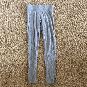Light gray leggings